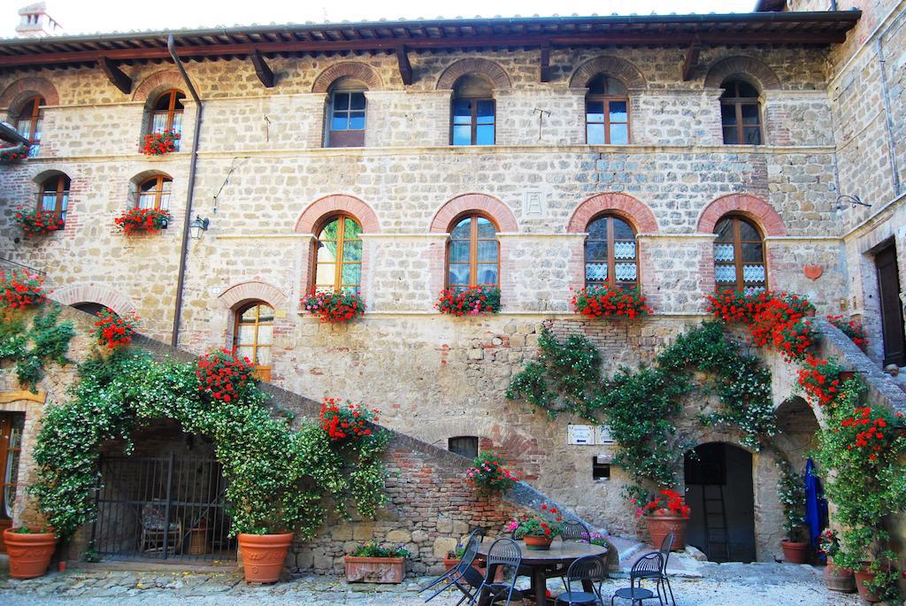 Agriturismo Castello La Grancia Di Spedaletto Пиенца Экстерьер фото