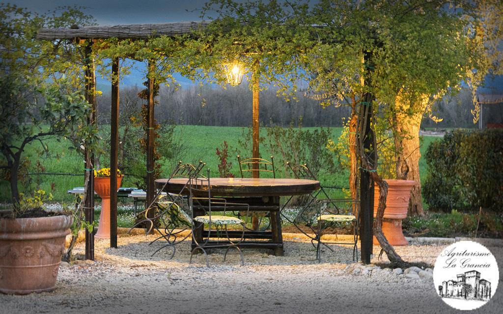 Agriturismo Castello La Grancia Di Spedaletto Пиенца Экстерьер фото