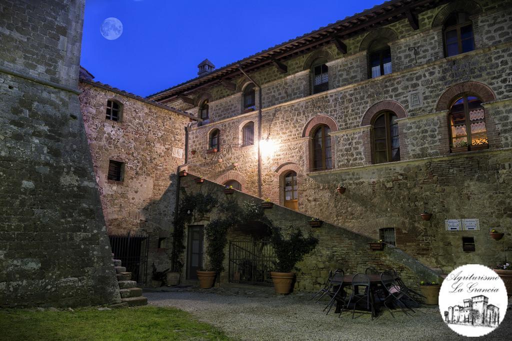 Agriturismo Castello La Grancia Di Spedaletto Пиенца Экстерьер фото
